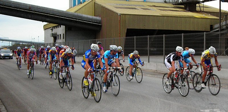 2011-08-05 30 GP Lorient Elite Le peloton n est pas battu.JPG